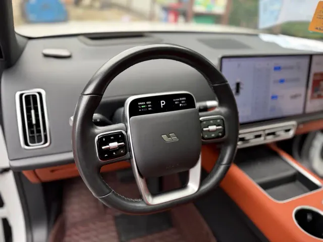 Li Auto L7 — Фото автомобиля 10