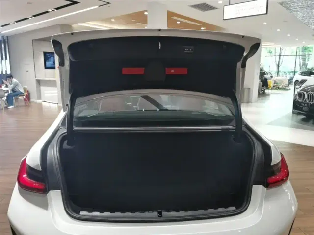 BMW 3 Series — Фото автомобиля 18