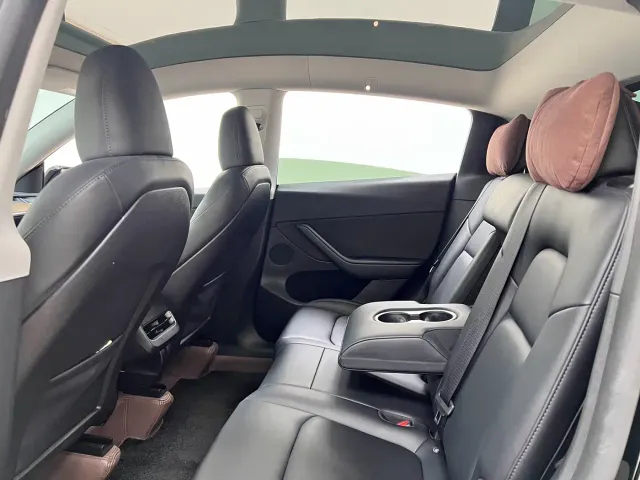 Tesla Model Y — Фото автомобиля 17