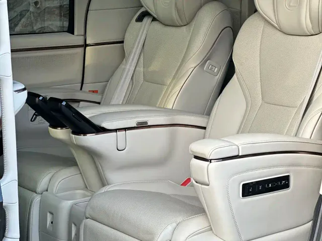 Lexus LM — Фото автомобиля 10