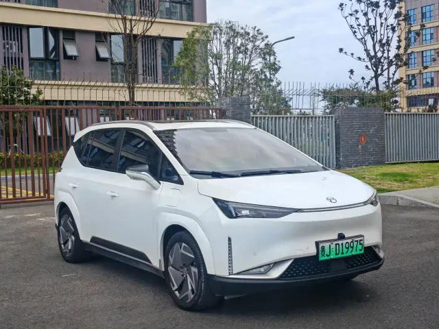 Hycan Z03 — Фото автомобиля 3