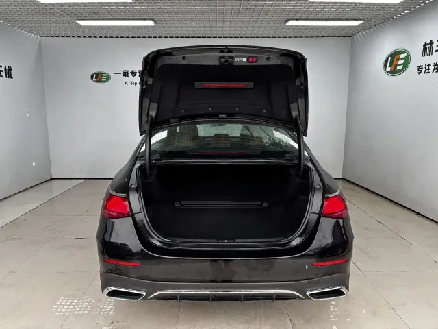 Mercedes-Benz E-Class — Фото автомобиля 27