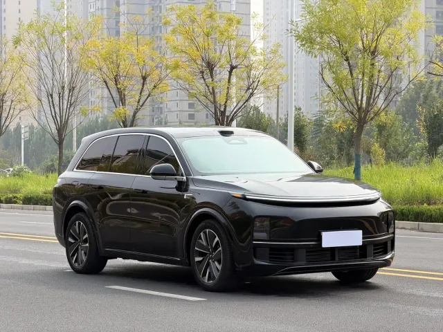 Li Auto L8 — Фото автомобиля 3