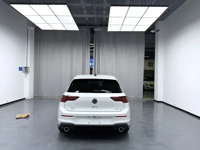 Volkswagen Golf GTI — Фото автомобиля 8