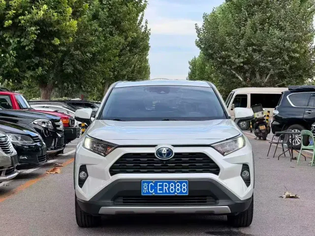 Toyota RAV4 — Фото автомобиля 2
