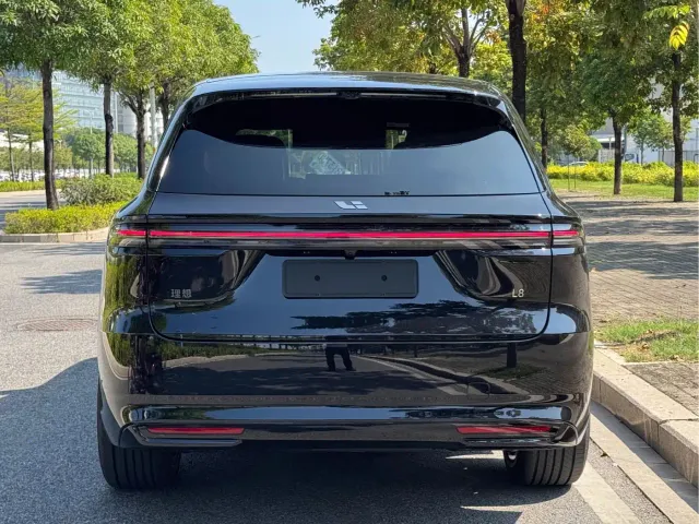 Li Auto L8 — Фото автомобиля 11