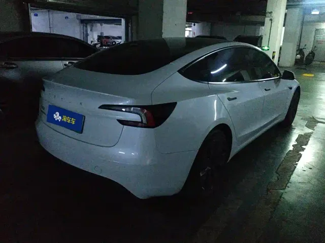 Tesla Model 3 — Фото автомобиля 3