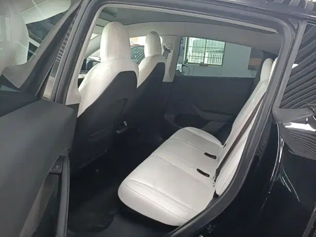 Tesla Model Y — Фото автомобиля 16