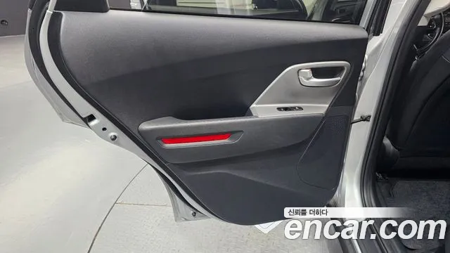 Kia Niro — Фото автомобиля 14