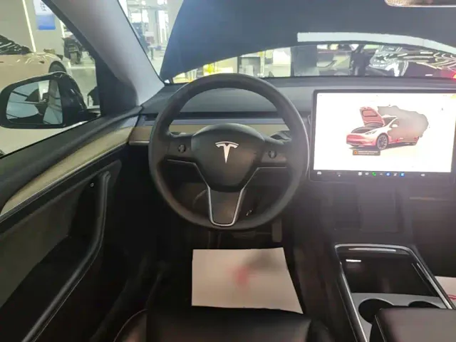 Tesla Model Y — Фото автомобиля 6