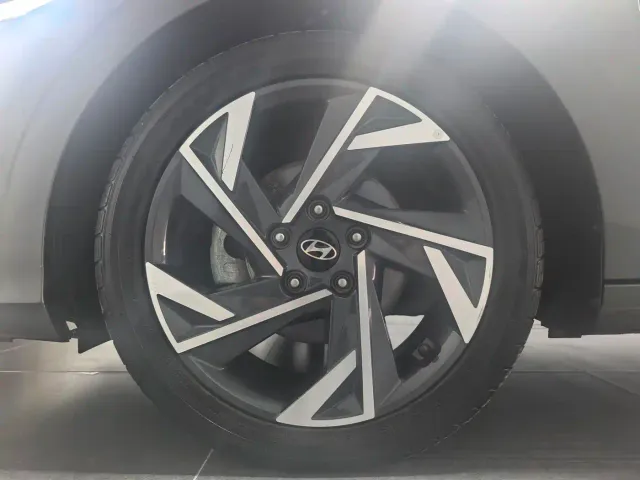 Hyundai Elantra — Фото автомобиля 21