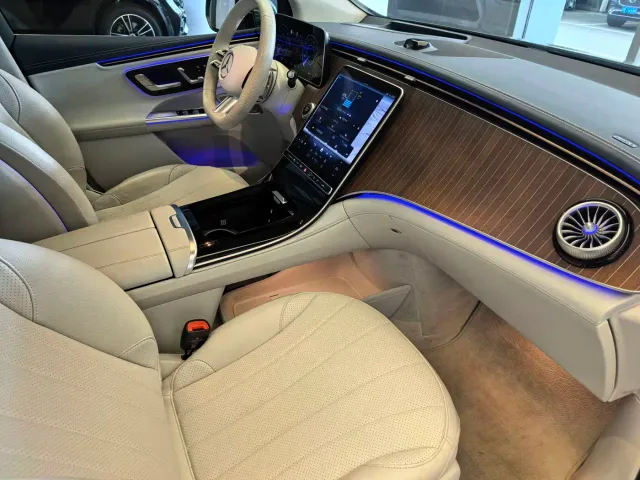 Mercedes-Benz EQE SUV — Фото автомобиля 18