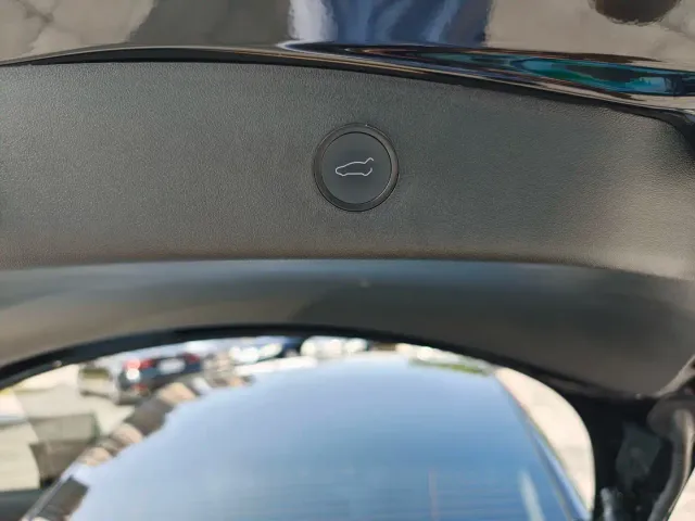 Tesla Model 3 — Фото автомобиля 15
