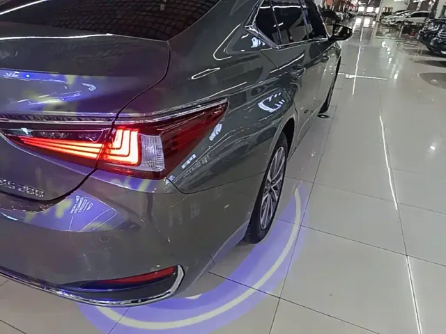 Lexus ES — Фото автомобиля 7