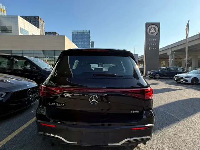 Mercedes-Benz EQB — Фото автомобиля 5