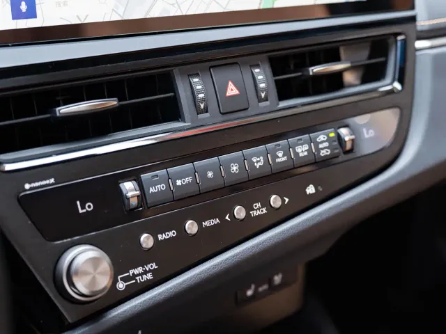Lexus ES — Фото автомобиля 17
