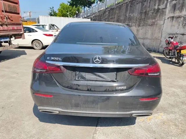 Mercedes-Benz E-Class — Фото автомобиля 5