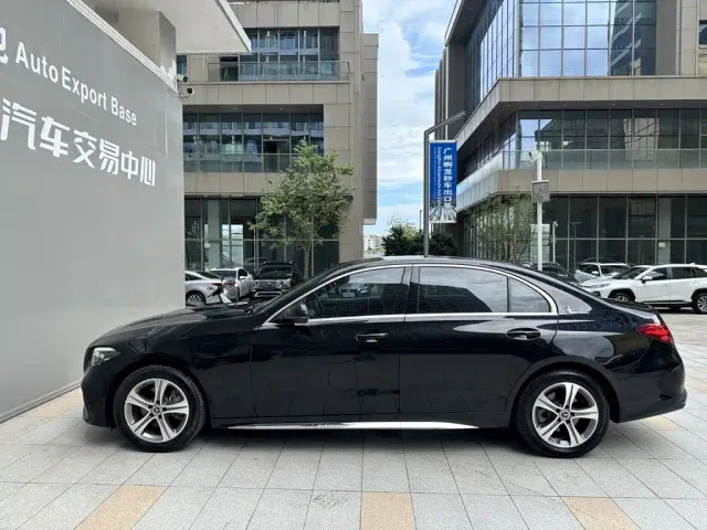 Mercedes-Benz C-Class — Фото автомобиля 3