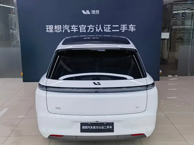 Li Auto L8 — Фото автомобиля 8