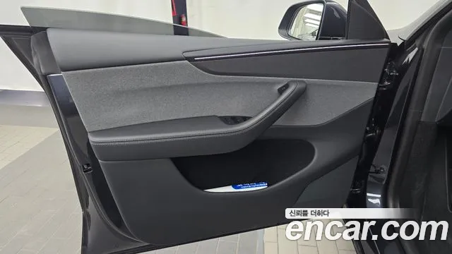 Tesla Model Y — Фото автомобиля 13