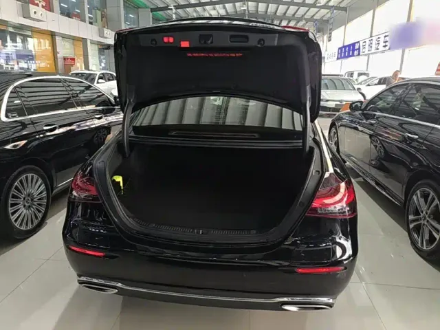 Mercedes-Benz E-Class — Фото автомобиля 18