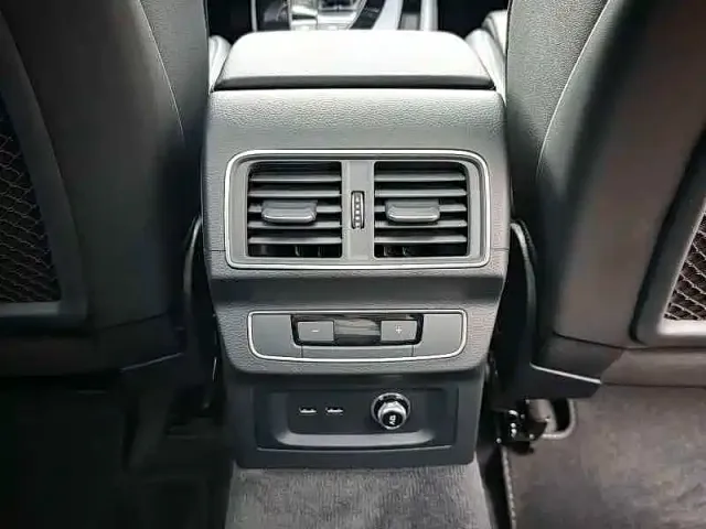 Audi Q5L — Фото автомобиля 10