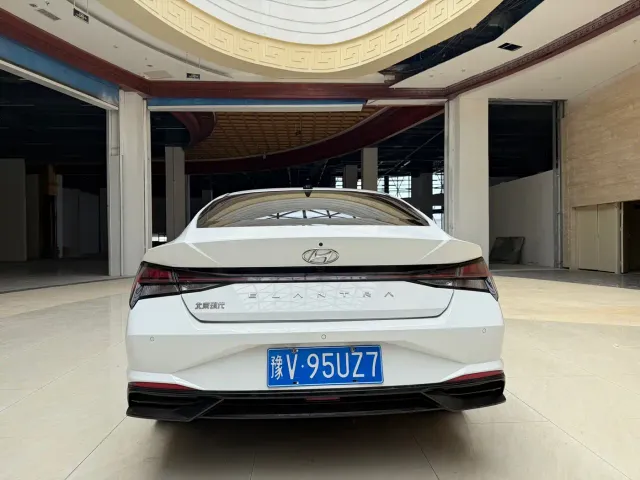 Hyundai Elantra — Фото автомобиля 5