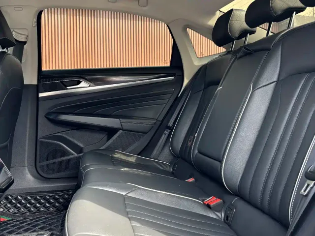 Volkswagen Passat — Фото автомобиля 12