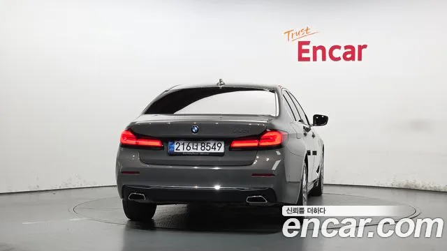 BMW 5-Series — Фото автомобиля 4