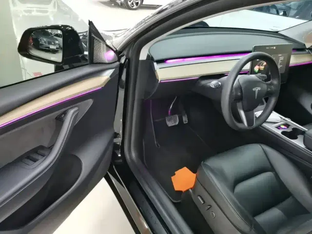 Tesla Model Y — Фото автомобиля 15