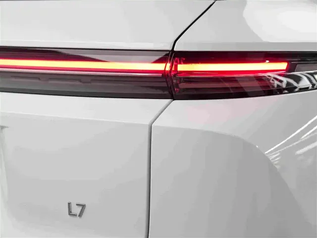 Li Auto L7 — Фото автомобиля 14