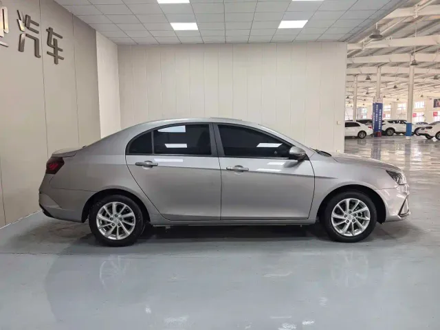 Geely Emgrand — Фото автомобиля 8