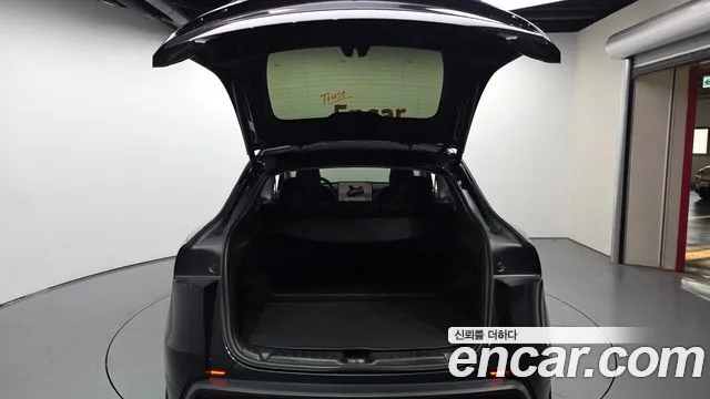 Tesla Model Y — Фото автомобиля 20