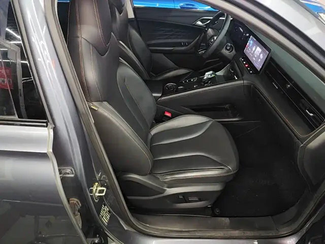Roewe RX5 — Фото автомобиля 24