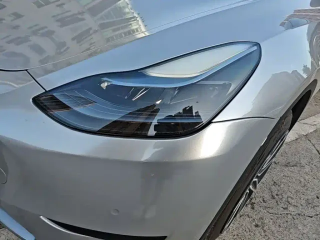 Tesla Model Y — Фото автомобиля 23