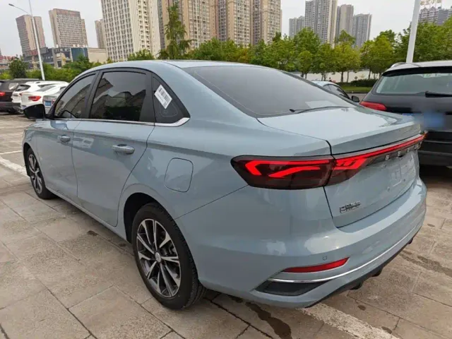 Geely Emgrand — Фото автомобиля 4