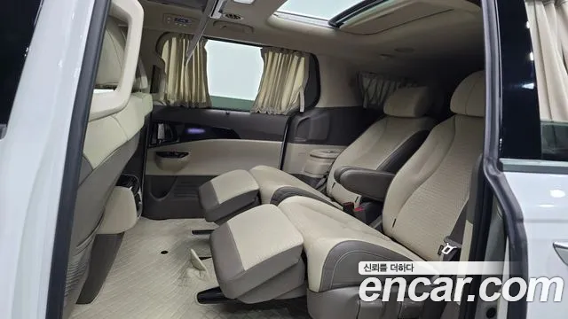 Kia Carnival Generation 4 — Фото автомобиля 12