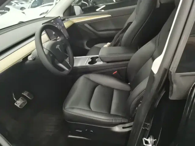 Tesla Model Y — Фото автомобиля 14