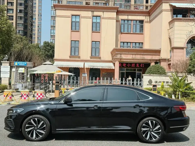 Volkswagen Passat — Фото автомобиля 4