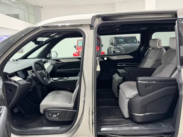 Volvo EM90 — Фото автомобиля 11
