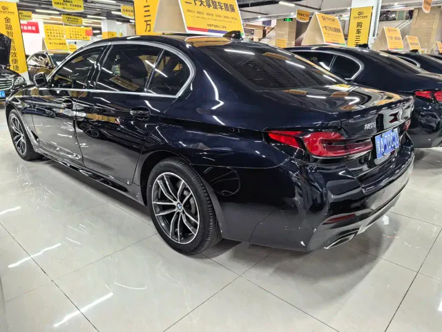 BMW 5 Series — Фото автомобиля 13