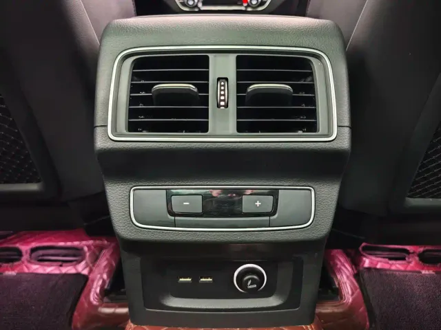 Audi Q5L — Фото автомобиля 10