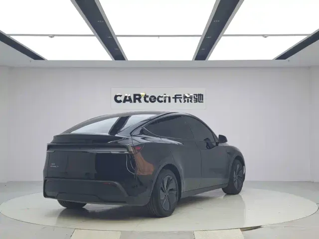 Tesla Model Y — Фото автомобиля 5