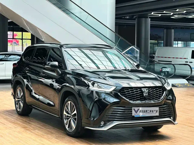 Toyota Crown Kluger — Фото автомобиля 3