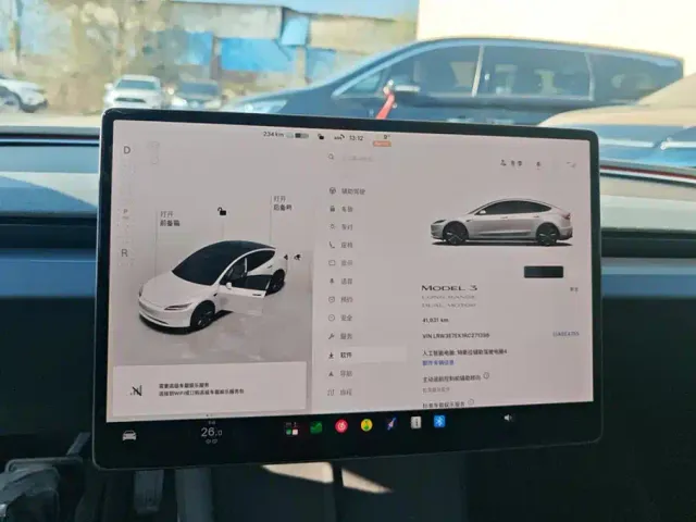 Tesla Model 3 — Фото автомобиля 14