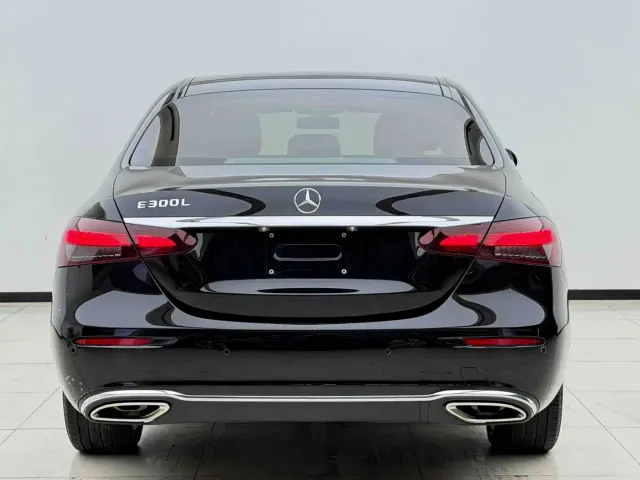 Mercedes-Benz E-Class — Фото автомобиля 8