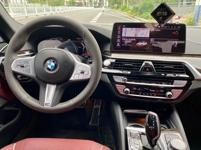 BMW 5 Series — Фото автомобиля 9