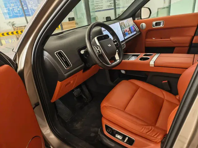 Li Auto L9 — Фото автомобиля 11