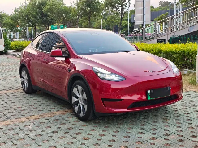 Tesla Model Y — Фото автомобиля 3