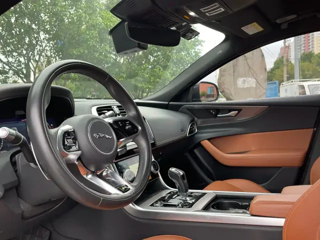 Jaguar XEL — Фото автомобиля 6
